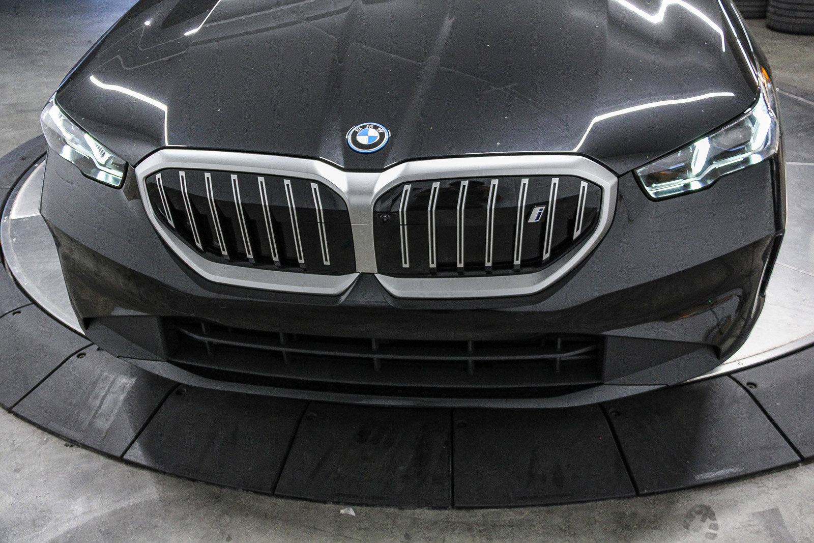 New 2026 BMW i5 eDrive40 w/ Convenience Package image 11