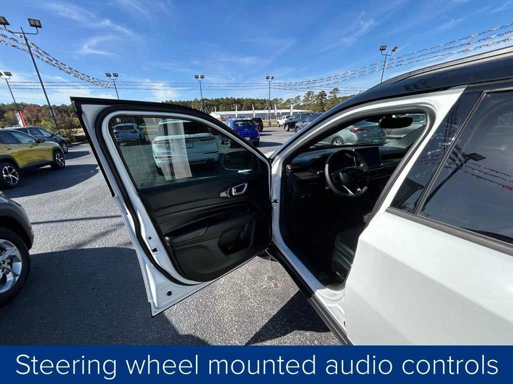 Used 2024 Jeep Compass Latitude w/ Convenience Group image 28