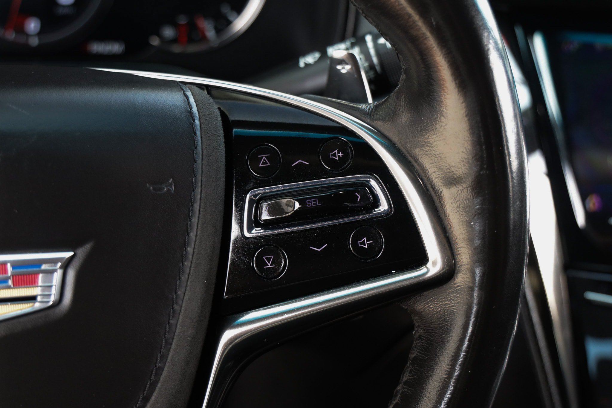 Used 2018 Cadillac CTS V w/ Luxury Package RWD image 33