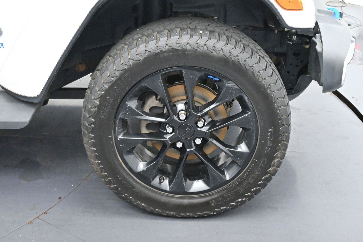 Used 2022 Jeep Wrangler Unlimited Sahara AWD/4WD image 32