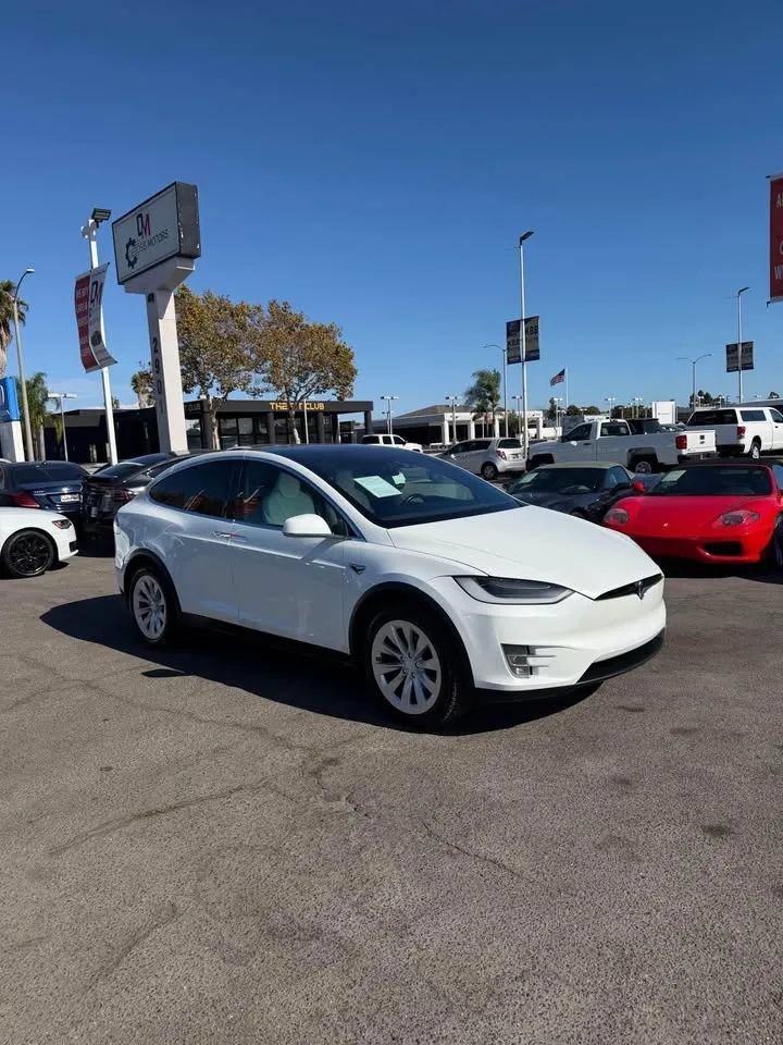 Used 2019 Tesla Model X 75D AWD/4WD image 2