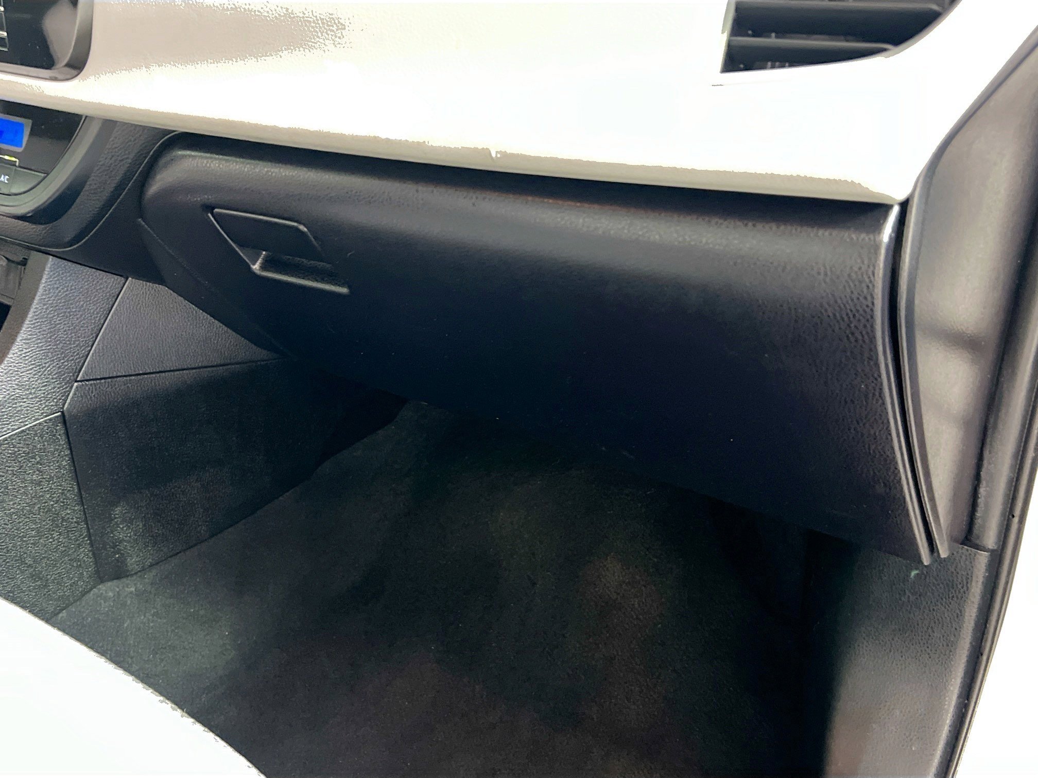 Used 2015 Toyota Corolla LE FWD image 34