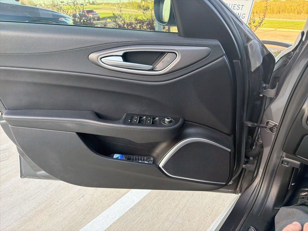 Used 2019 Alfa Romeo Giulia Ti Sport w/ Quick Order Package 22U Sport image 8