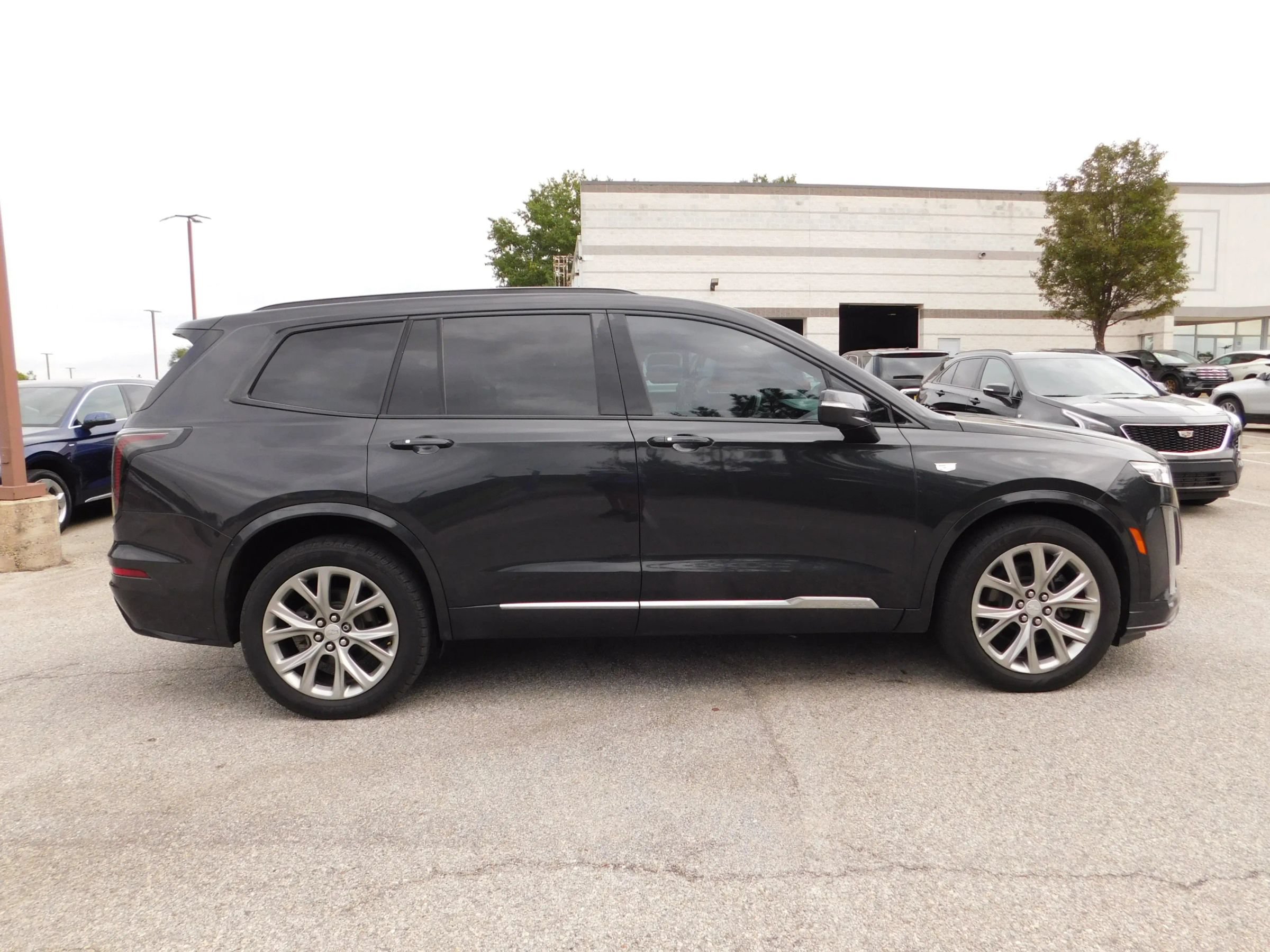 Used 2020 Cadillac XT6 Sport w/ Platinum Package AWD/4WD image 4