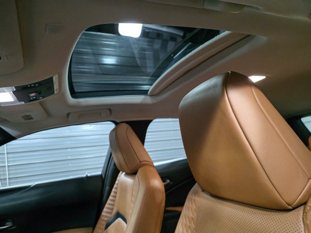 Used 2019 Lexus UX 250h w/ Premium Package image 14