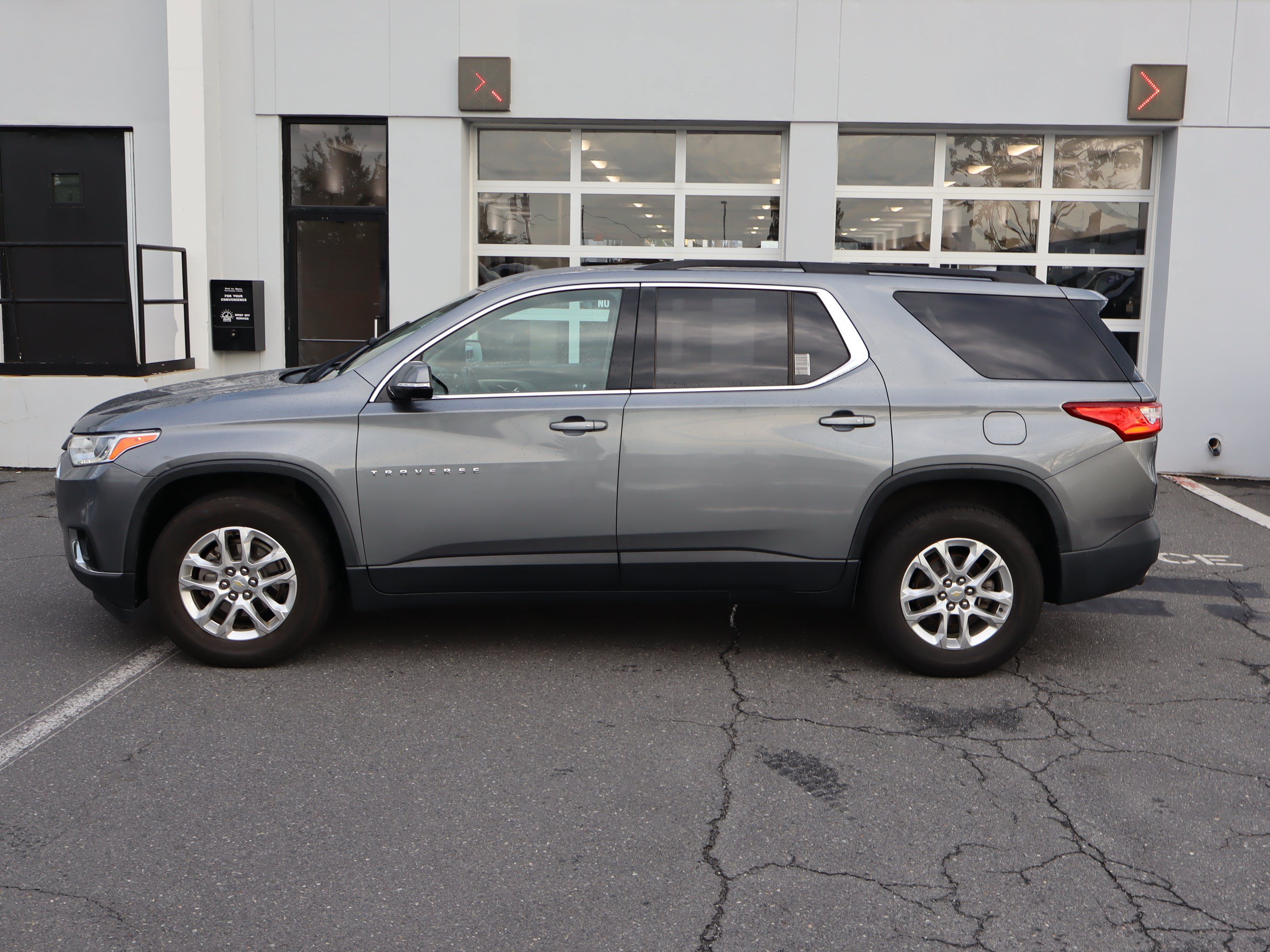 Used 2019 Chevrolet Traverse LT FWD image 7