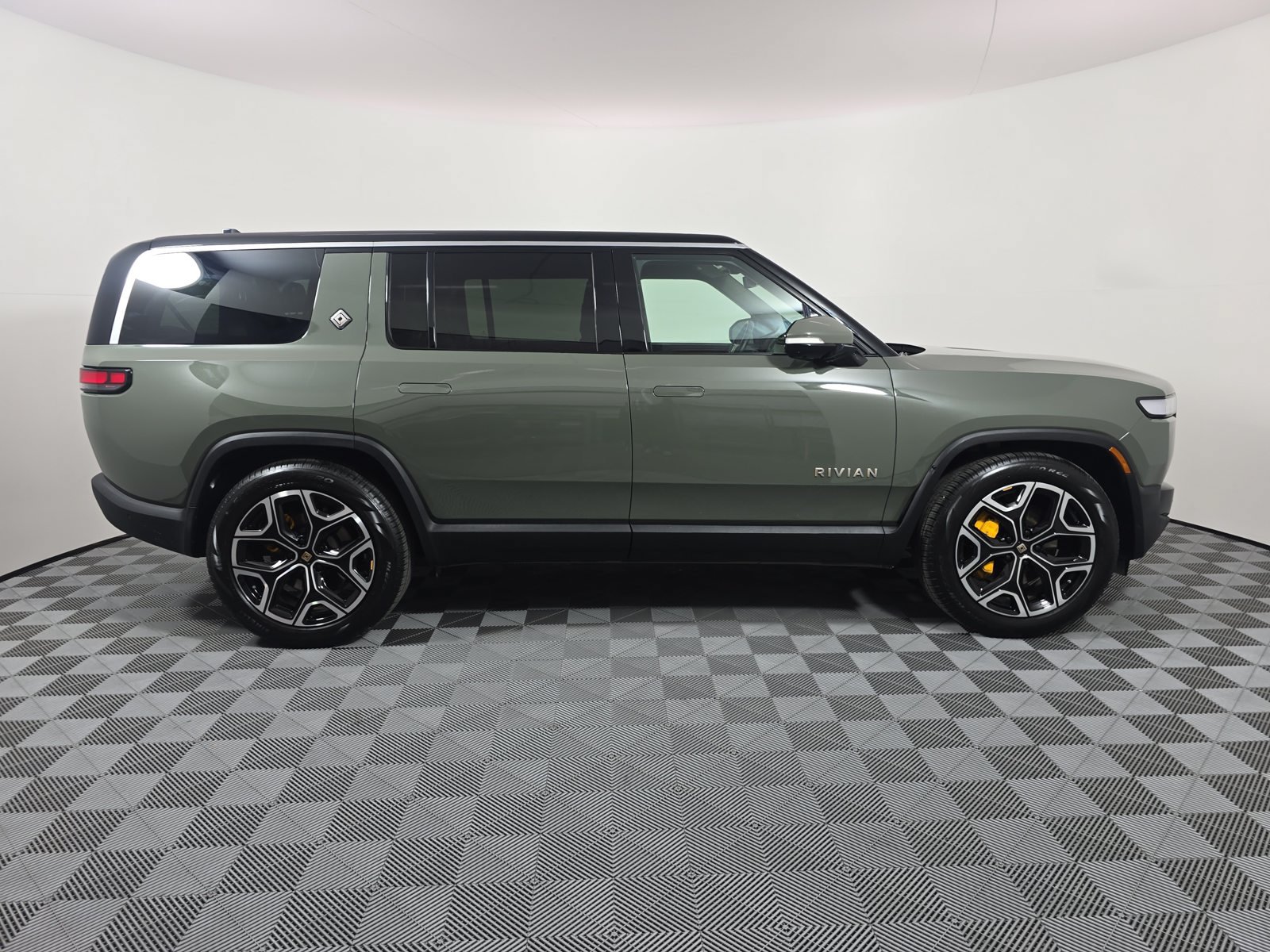 Used 2023 Rivian R1S Launch Edition Quad AWD/4WD image 6