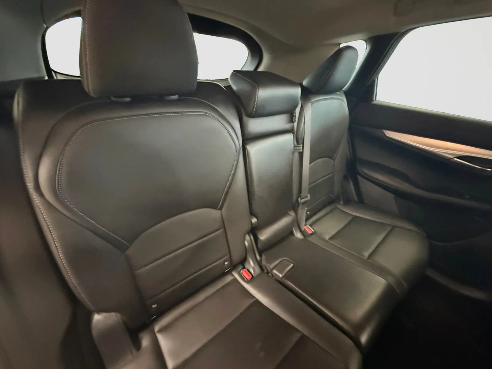 Used 2019 INFINITI QX50 Luxe w/ Navigation Package AWD/4WD image 18