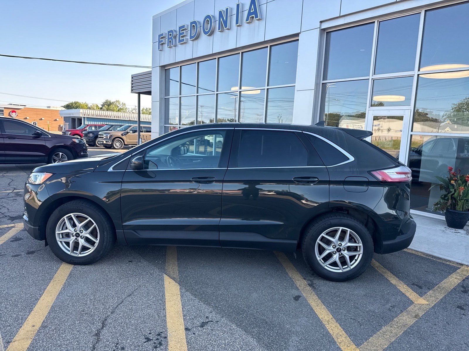Used 2024 Ford Edge SEL w/ Convenience Package AWD/4WD image 3
