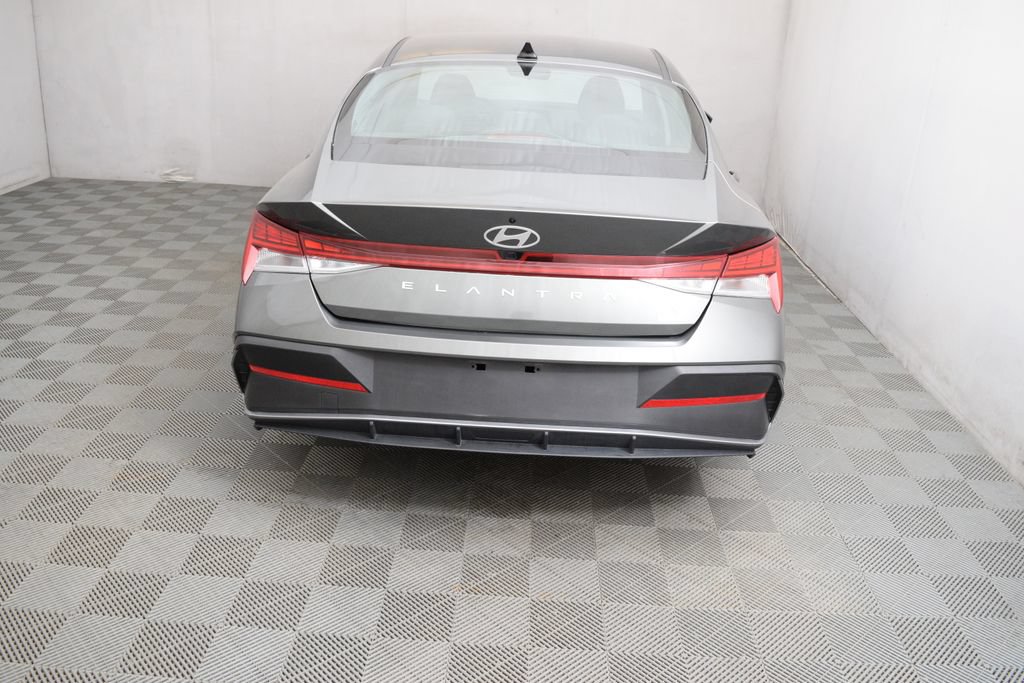 Used 2024 Hyundai Elantra Blue FWD image 6