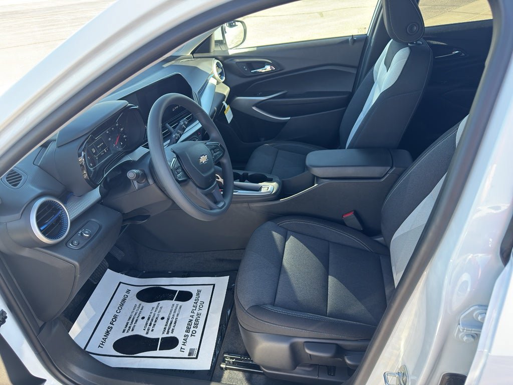New 2026 Chevrolet Trax LS w/ LS Convenience Package FWD image 13