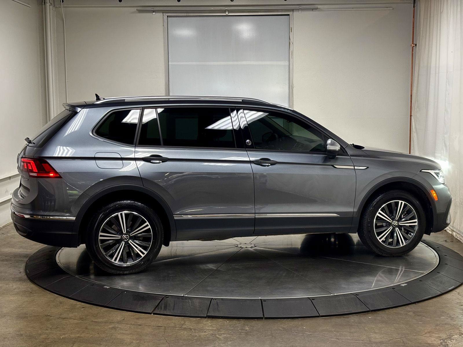 Used 2024 Volkswagen Tiguan Wolfsburg Edition AWD/4WD image 7
