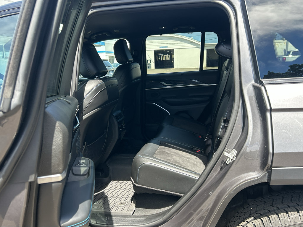 Used 2022 Jeep Grand Cherokee Trailhawk w/ Advanced Protech Group II AWD/4WD image 38
