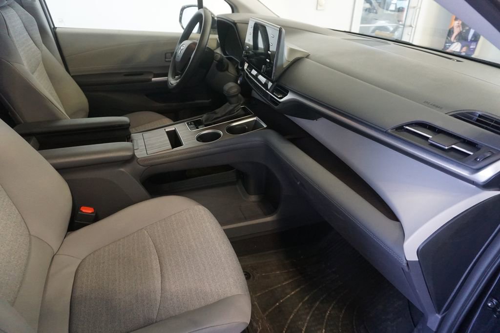 Used 2024 Toyota Sienna LE image 20