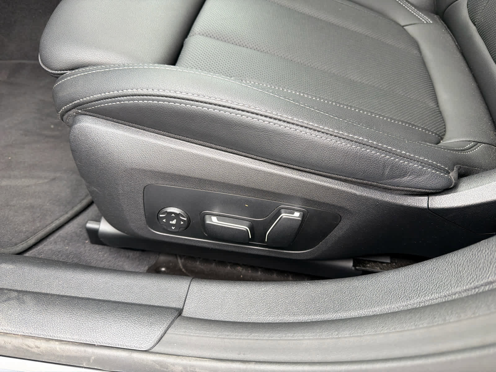 Certified 2025 BMW 430i xDrive w/ M Sport Package image 21