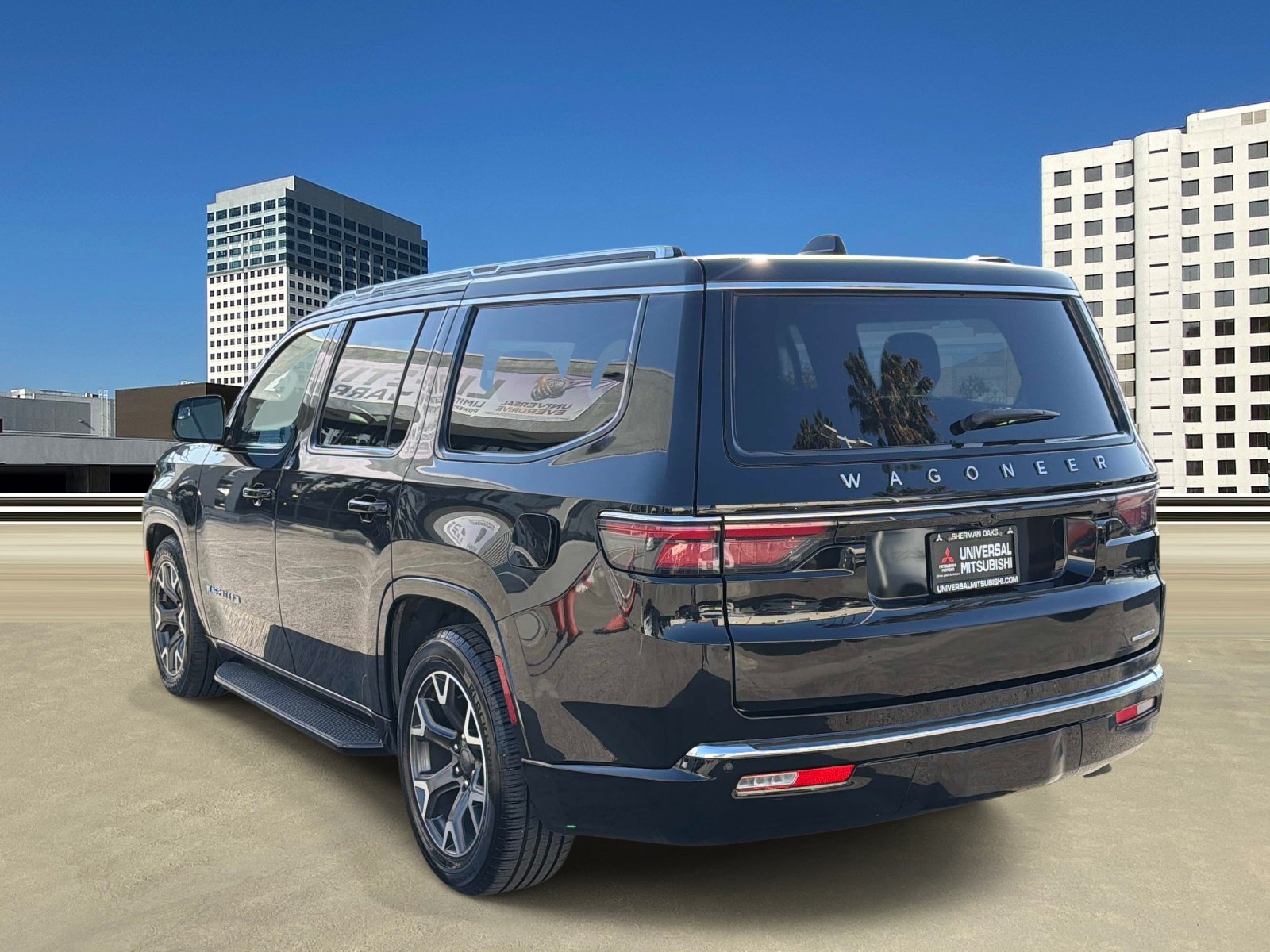 Used 2024 Jeep Wagoneer Series III AWD/4WD image 3