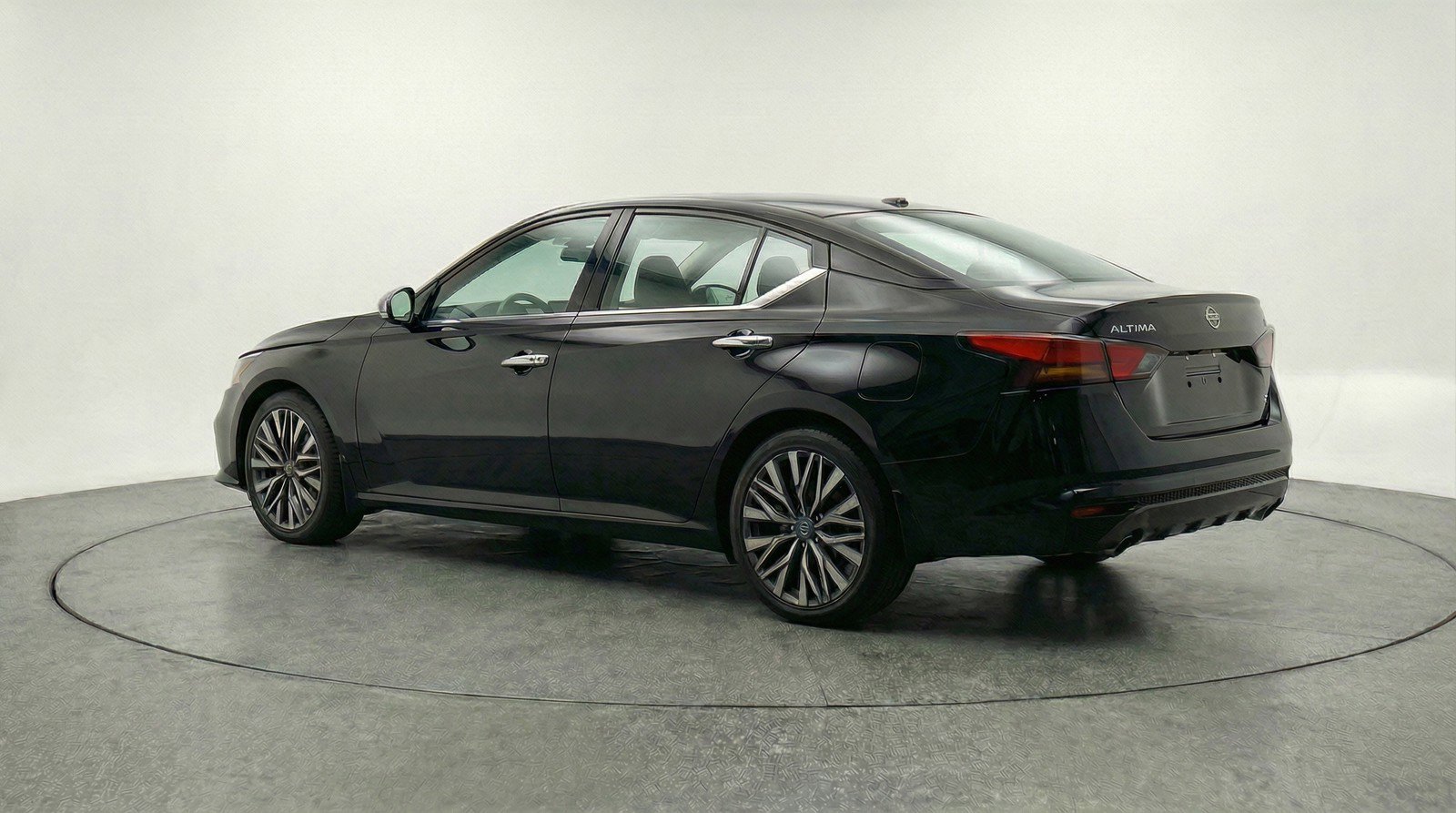 Used 2025 Nissan Altima 2.5 SV image 6