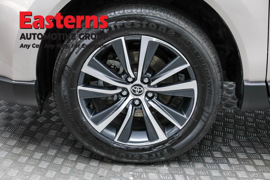 Used 2024 Toyota Venza LE image 31