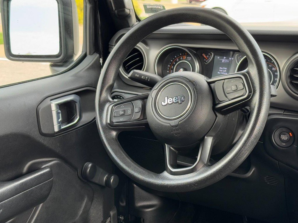 Used 2022 Jeep Gladiator Sport AWD/4WD image 15