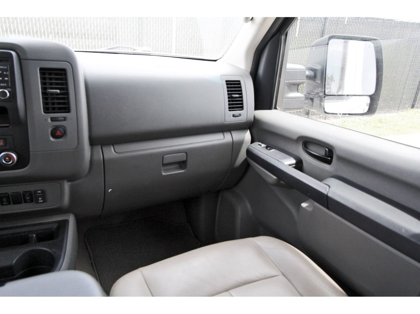 Used 2016 Nissan NV 3500 SL RWD image 10