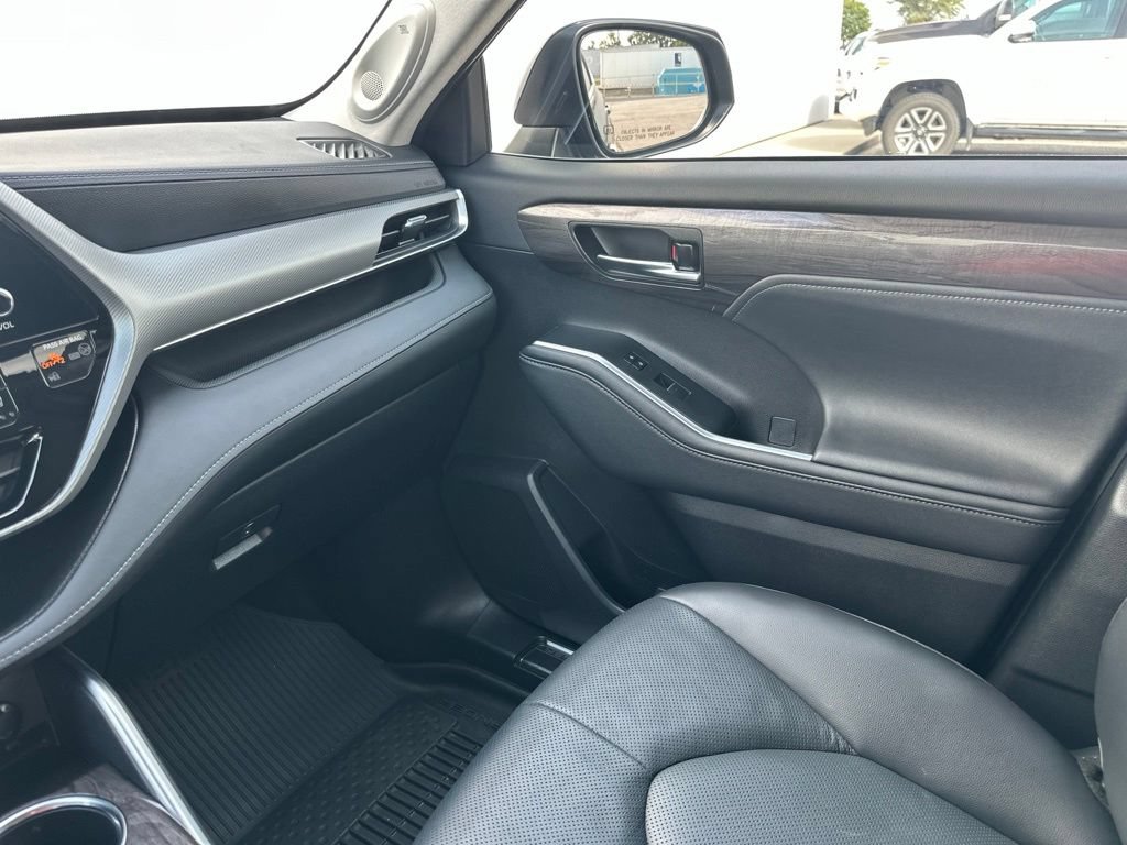 Used 2024 Toyota Highlander Platinum AWD/4WD image 54