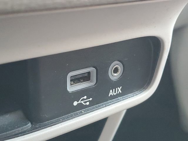 Used 2018 Chrysler Pacifica Limited image 32