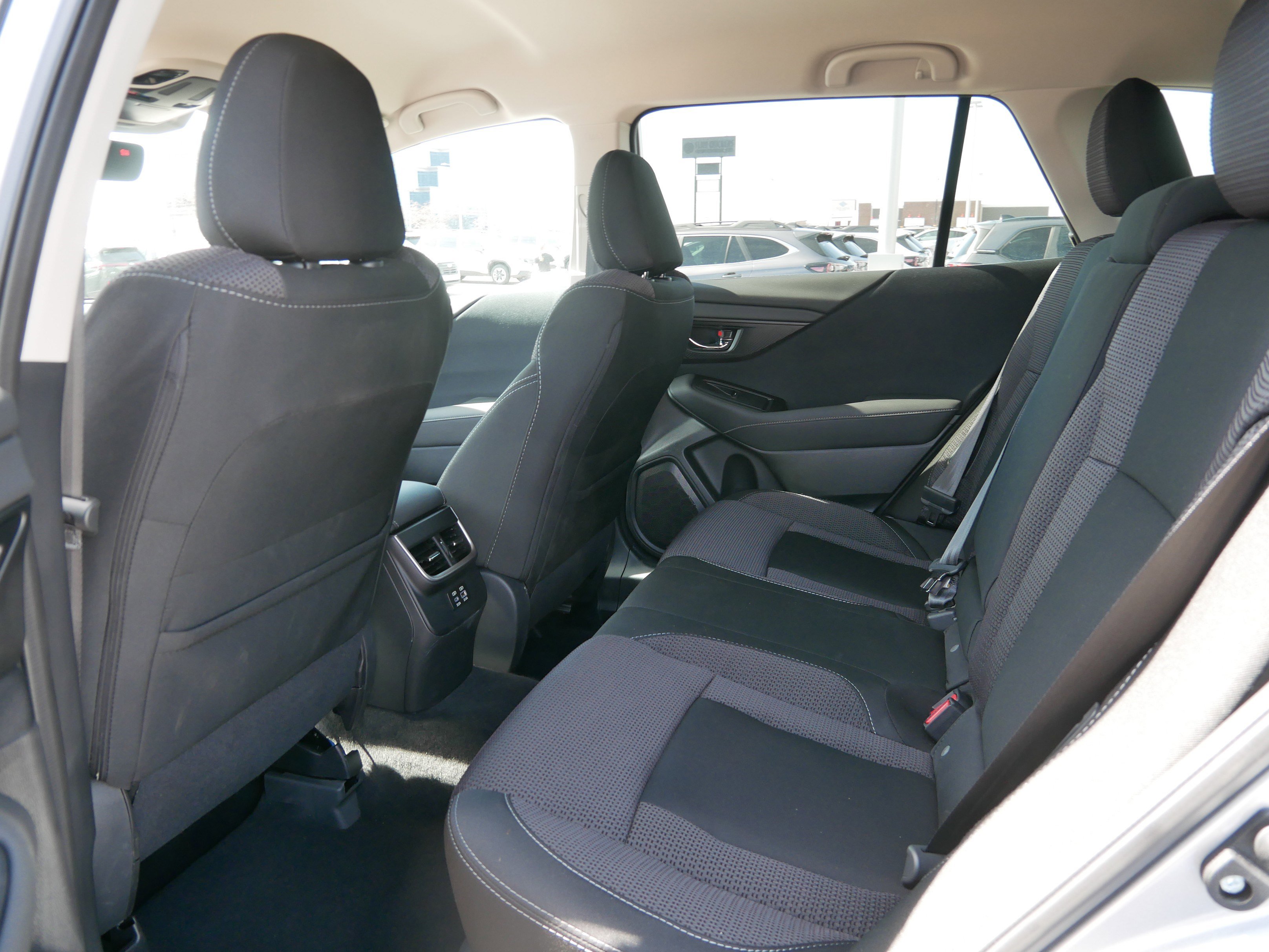 Used 2025 Subaru Outback Premium image 33