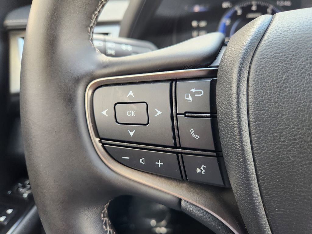 Used 2019 Lexus UX 200 w/ Premium Package image 29