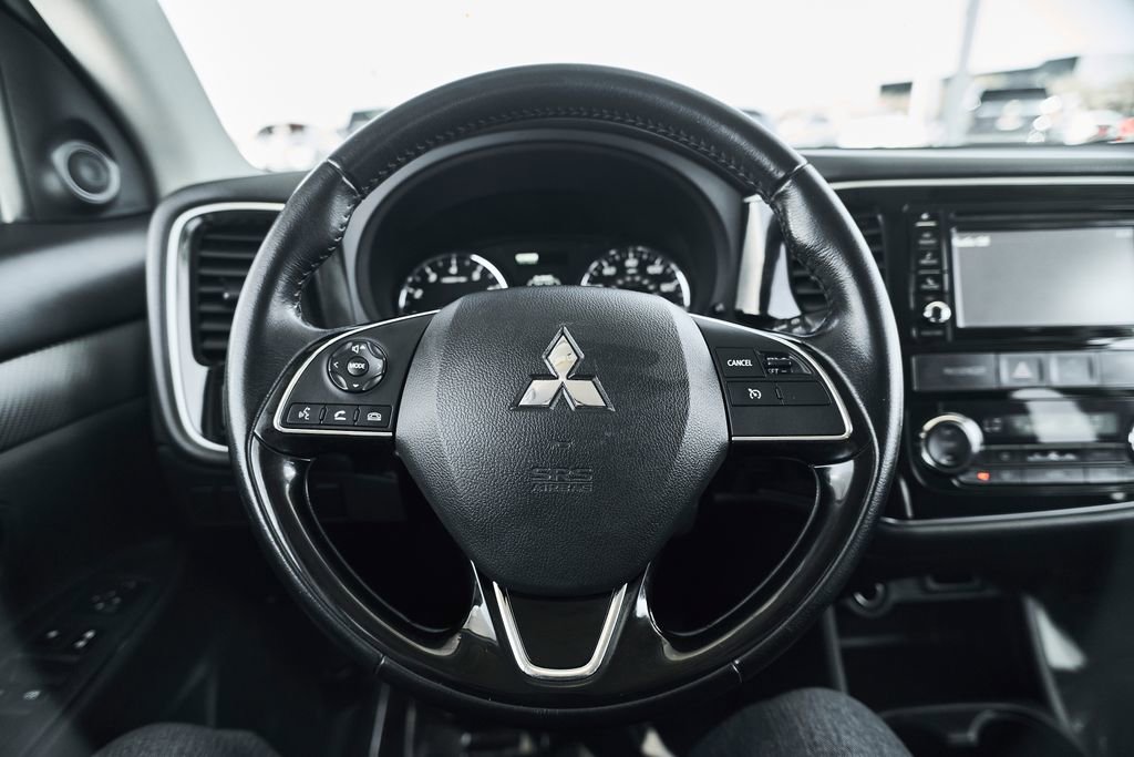Used 2016 Mitsubishi Outlander SE AWD/4WD image 25