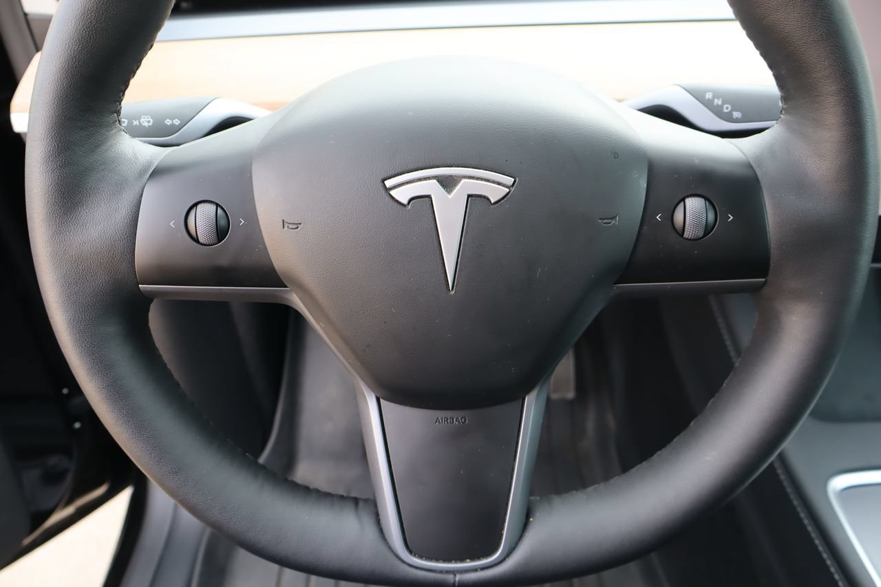 Used 2025 Tesla Model Y Long Range RWD image 9