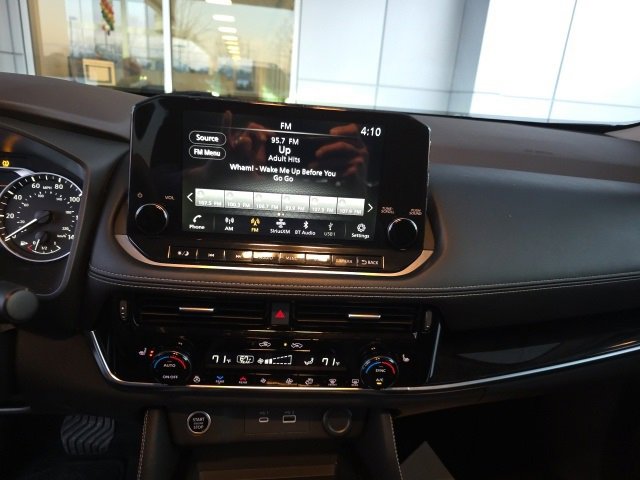 Used 2023 Nissan Rogue SL w/ SL Premium Package image 29