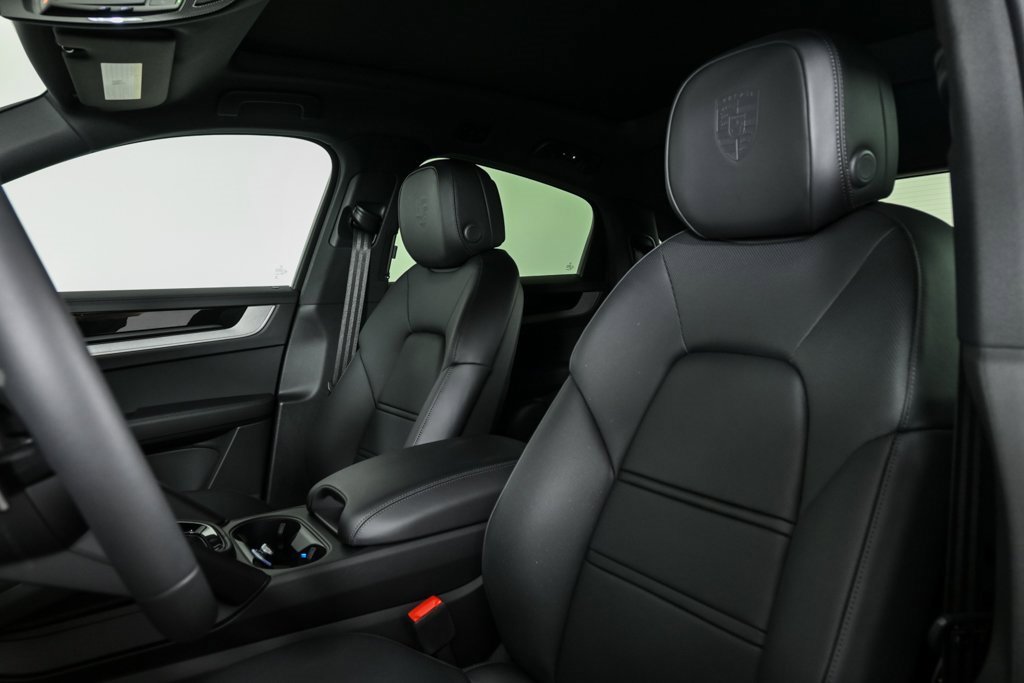 New 2025 Porsche Cayenne Coupe image 5