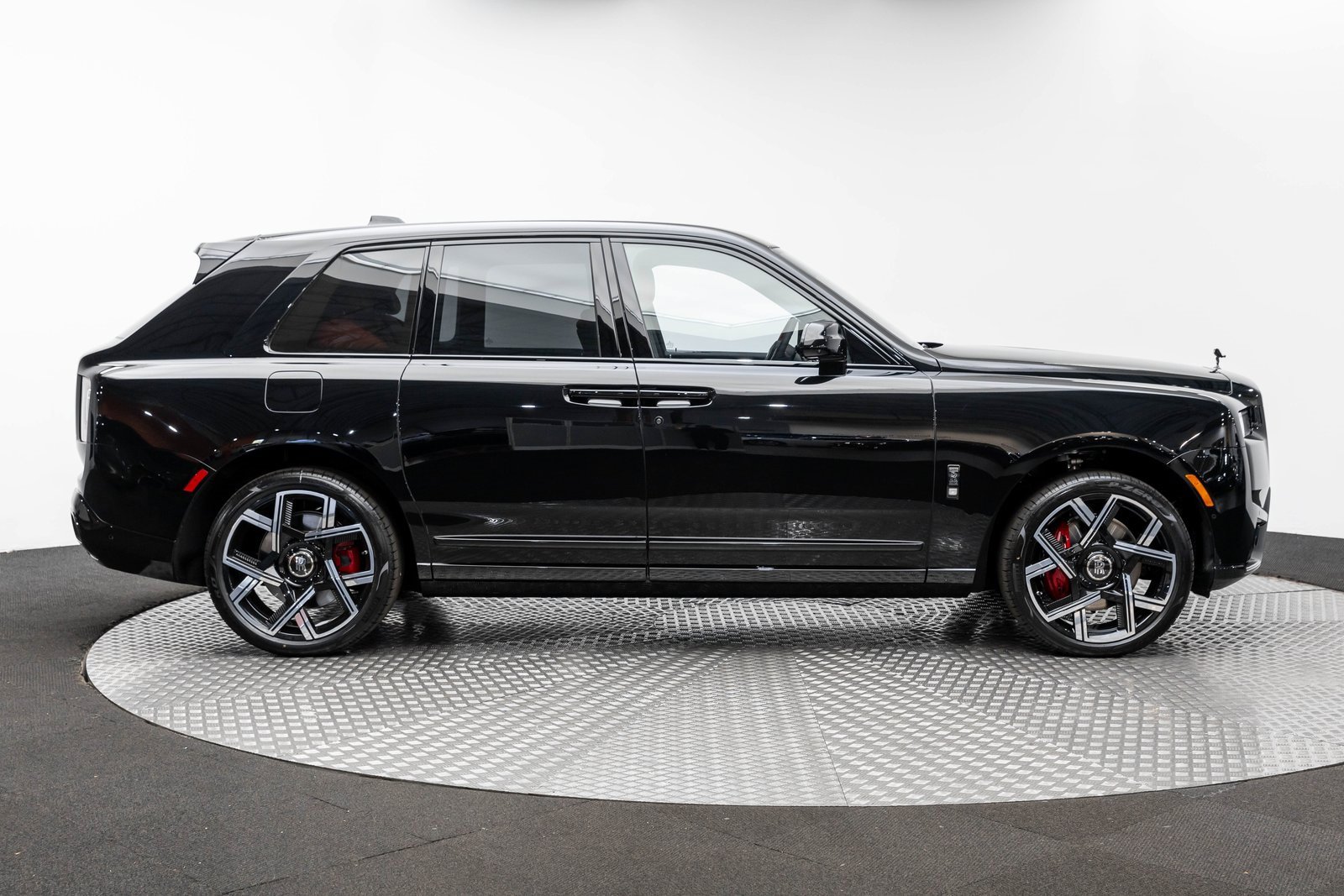 New 2026 Rolls-Royce Cullinan Black Badge image 50