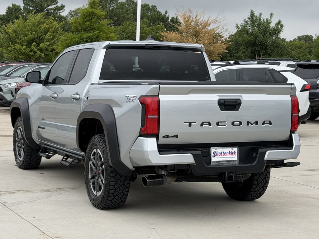 Used 2025 Toyota Tacoma TRD Sport AWD/4WD image 4