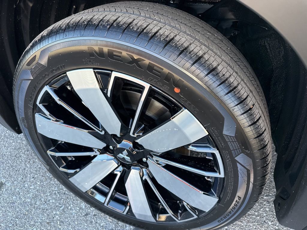 New 2025 Mitsubishi Outlander SE image 11