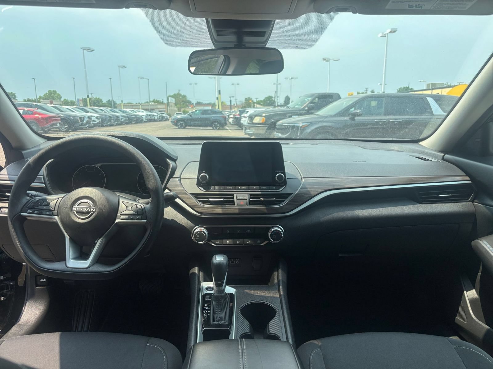 Used 2025 Nissan Altima 2.5 SV FWD image 31