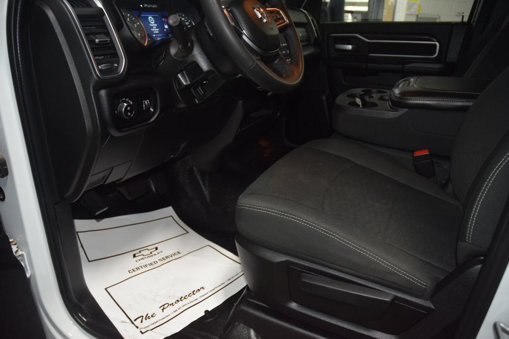 Used 2025 RAM 5500 4x4 Crew Cab image 30