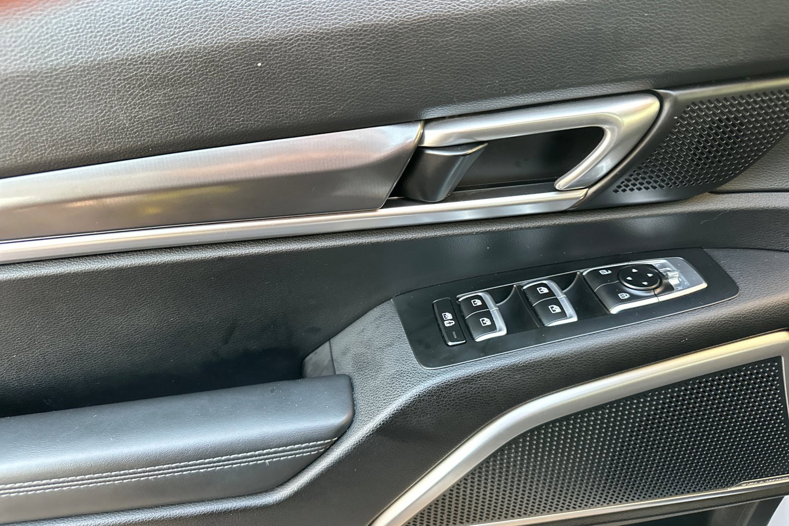 Used 2024 Kia Telluride LX image 12