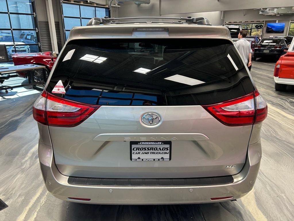 Used 2017 Toyota Sienna XLE w/ XLE Navigation Package FWD image 33