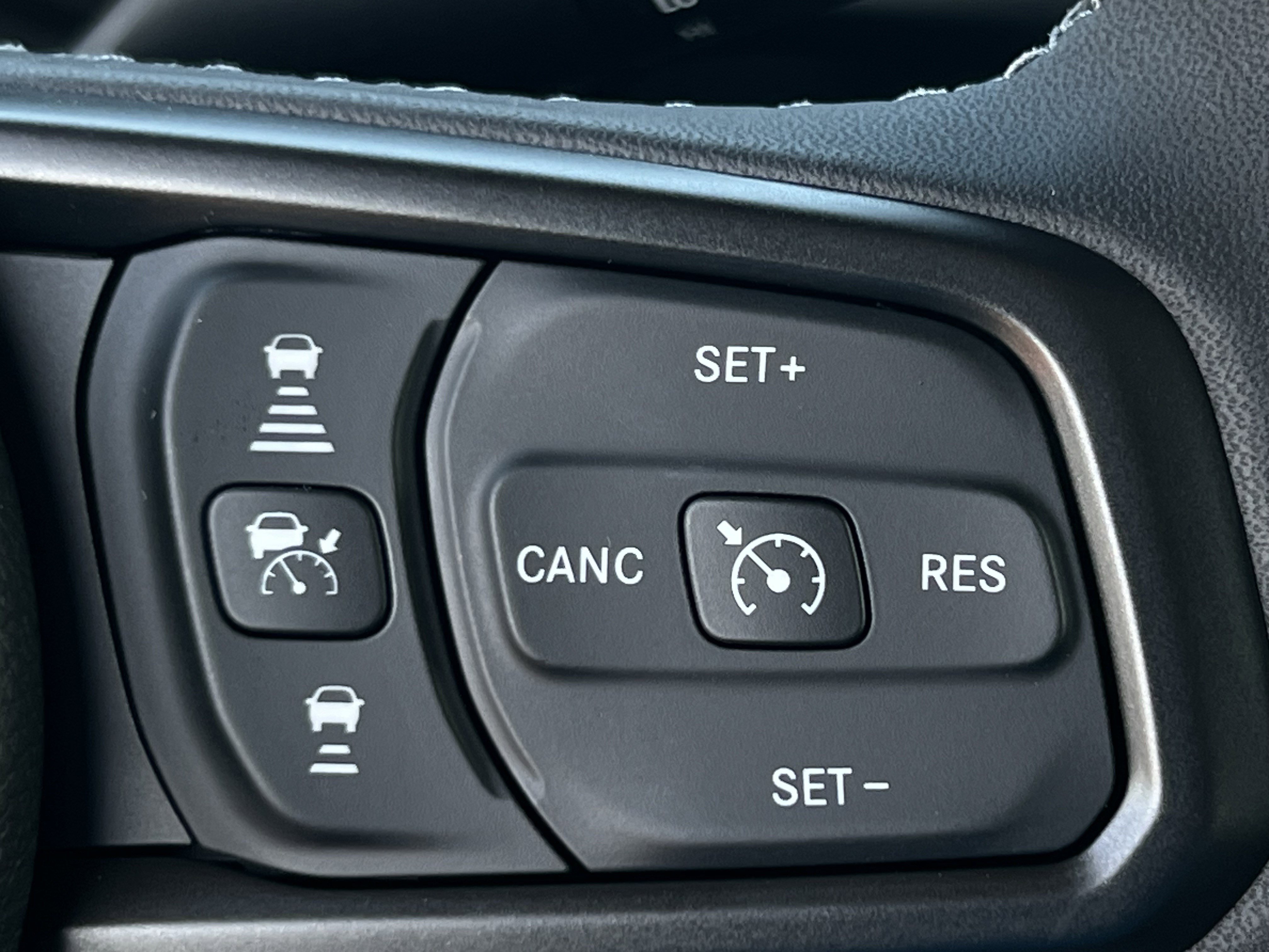 New 2025 Jeep Gladiator Sport image 14