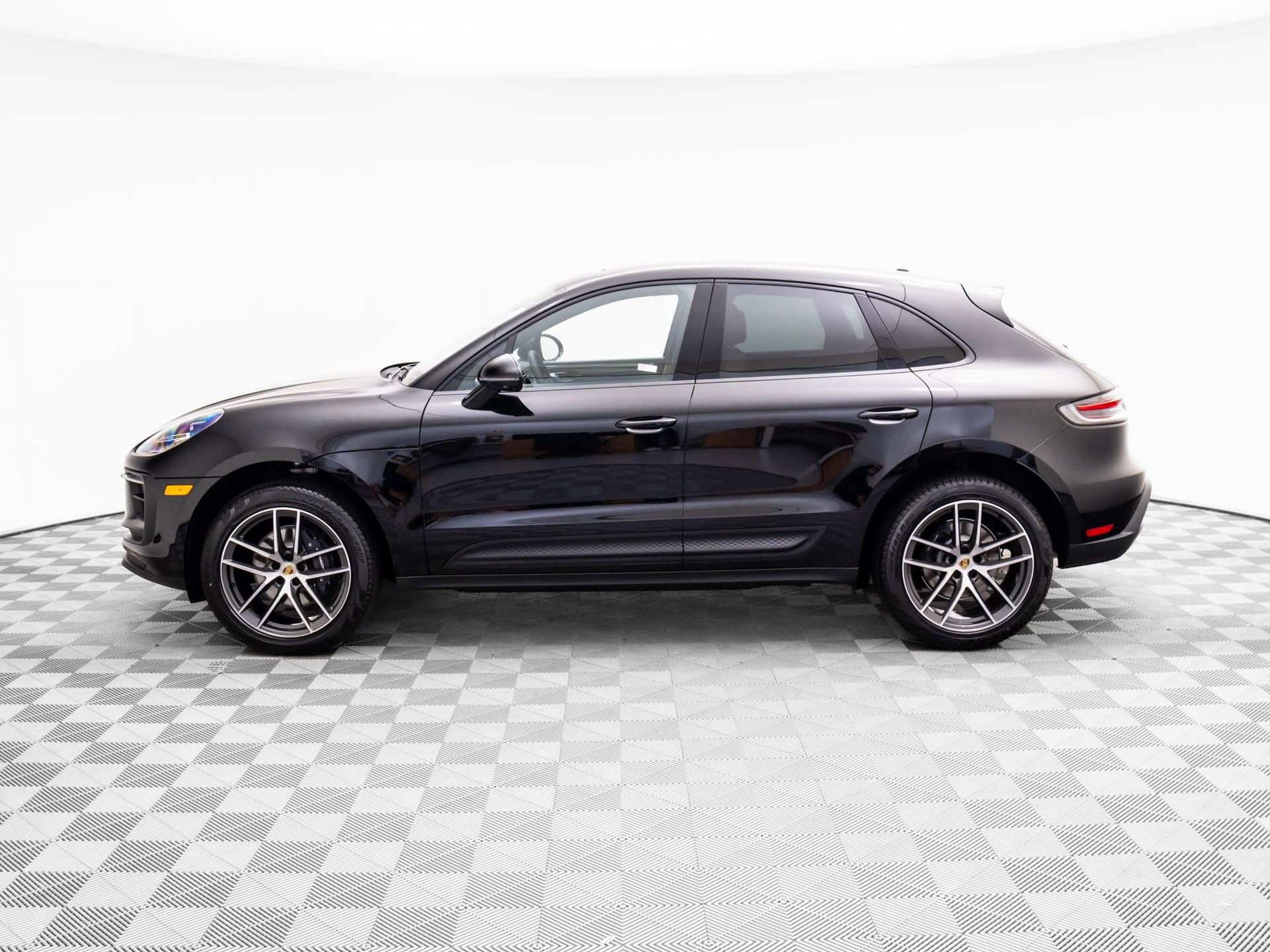Certified 2026 Porsche Macan AWD/4WD image 2