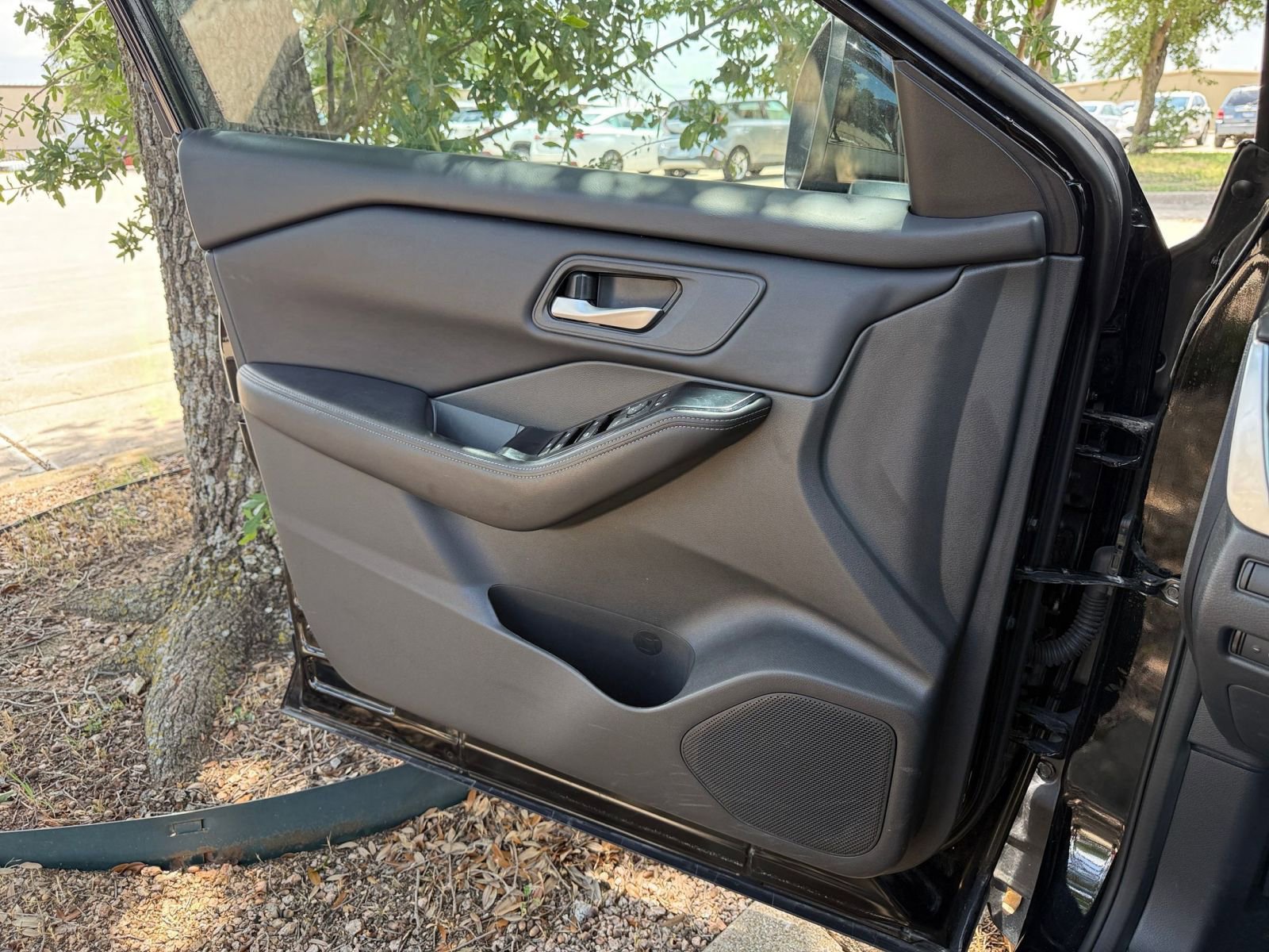 Used 2025 Nissan Rogue SV FWD image 18