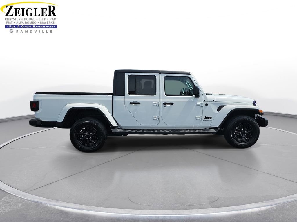 Used 2023 Jeep Gladiator Sport AWD/4WD image 4