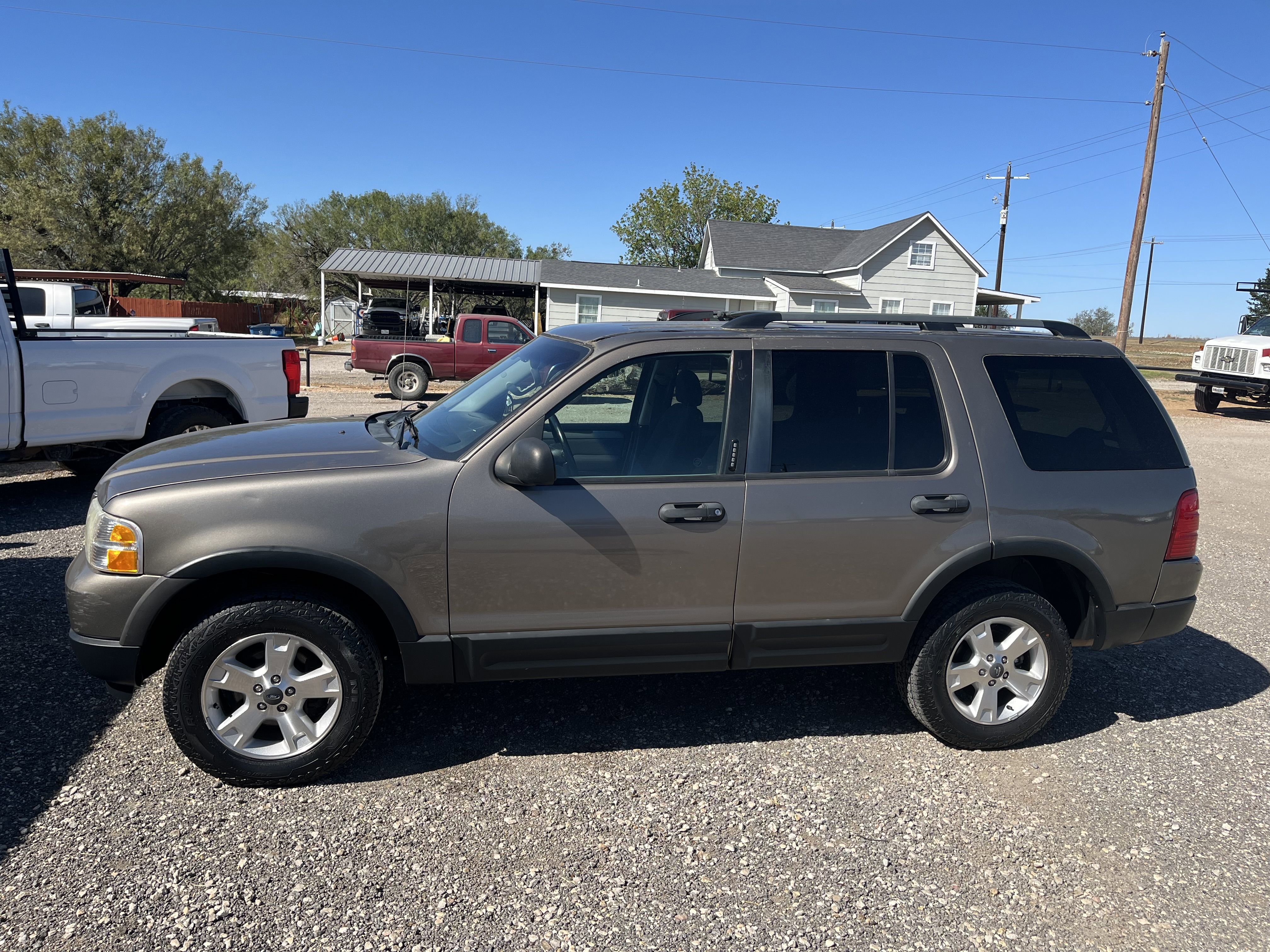 Used 2003 Ford Explorer XLT RWD image 2
