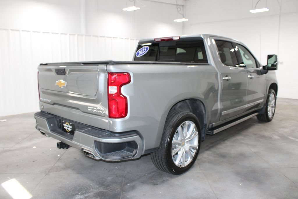Used 2025 Chevrolet Silverado 1500 High Country w/ High Country Premium Package AWD/4WD image 9