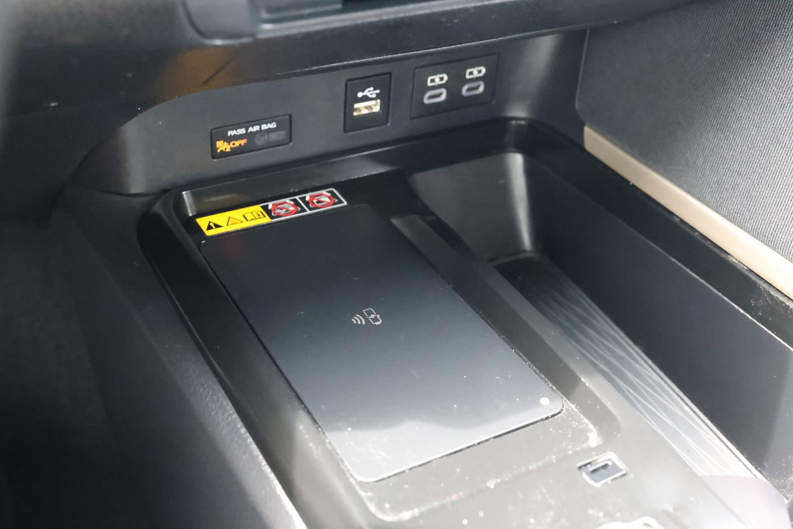 Used 2025 Toyota Camry LE FWD image 4