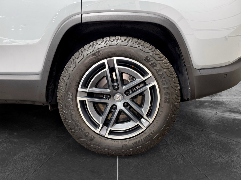 Used 2025 Rivian R1S Adventure Dual AWD/4WD image 33