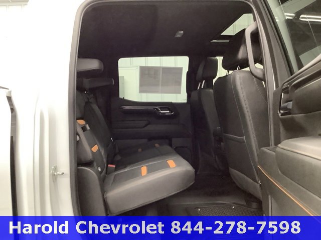 Used 2024 GMC Sierra 1500 AT4 w/ AT4 Preferred Package image 9