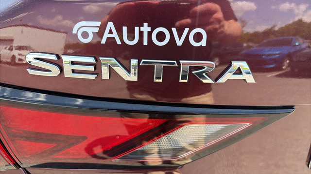 Used 2022 Nissan Sentra SV FWD image 13