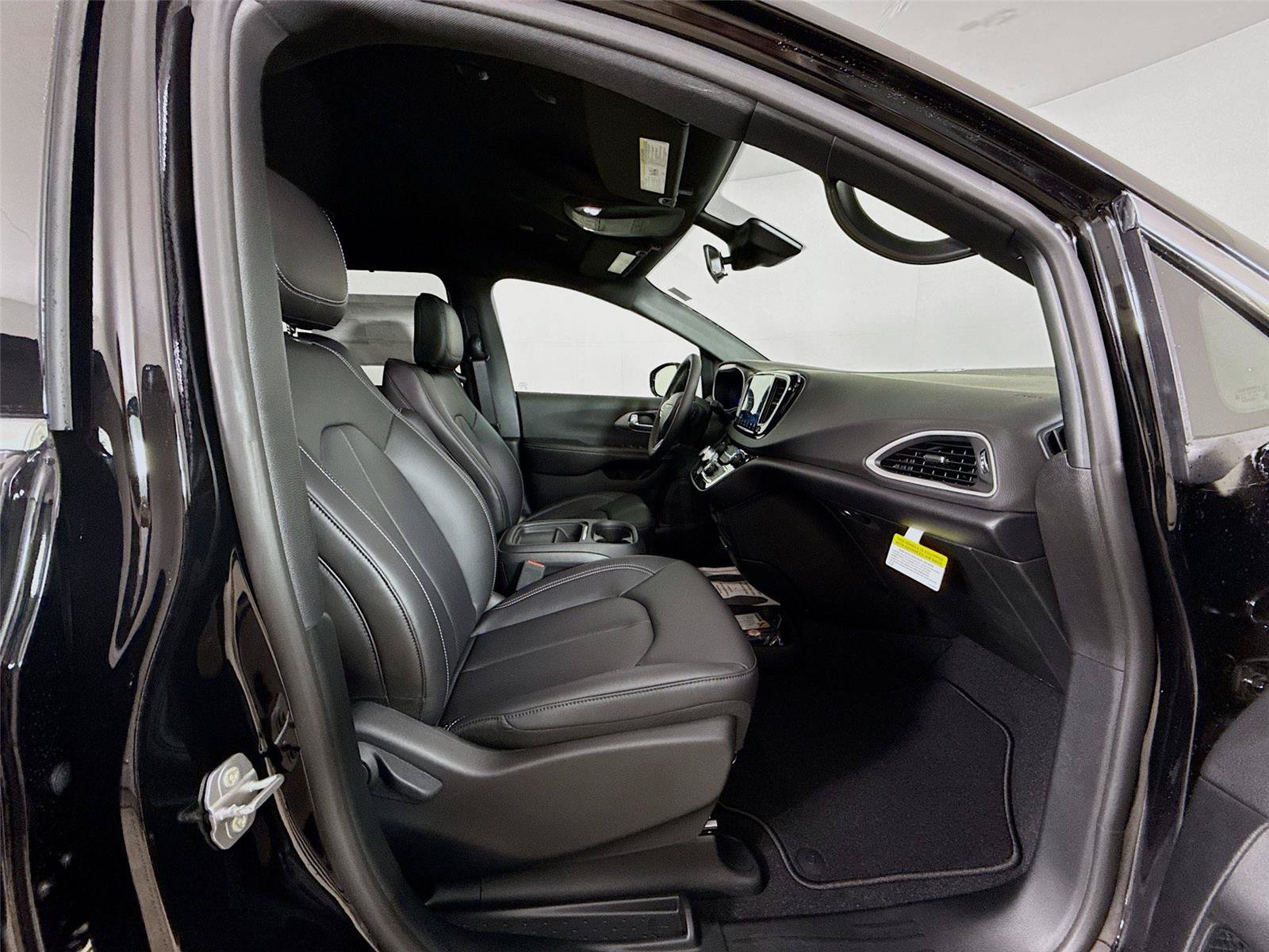 New 2027 Chrysler Pacifica LX FWD image 29
